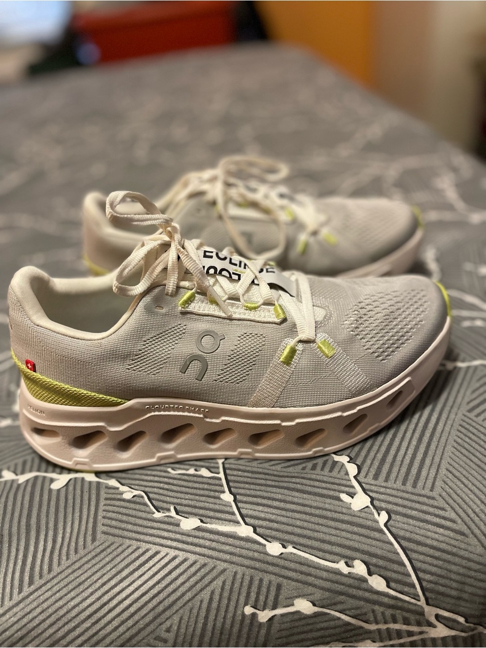 On Running Cloudeclipse white sand and lime running shoes sz 9.5